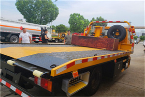 雨城附近拖车电话号码服务